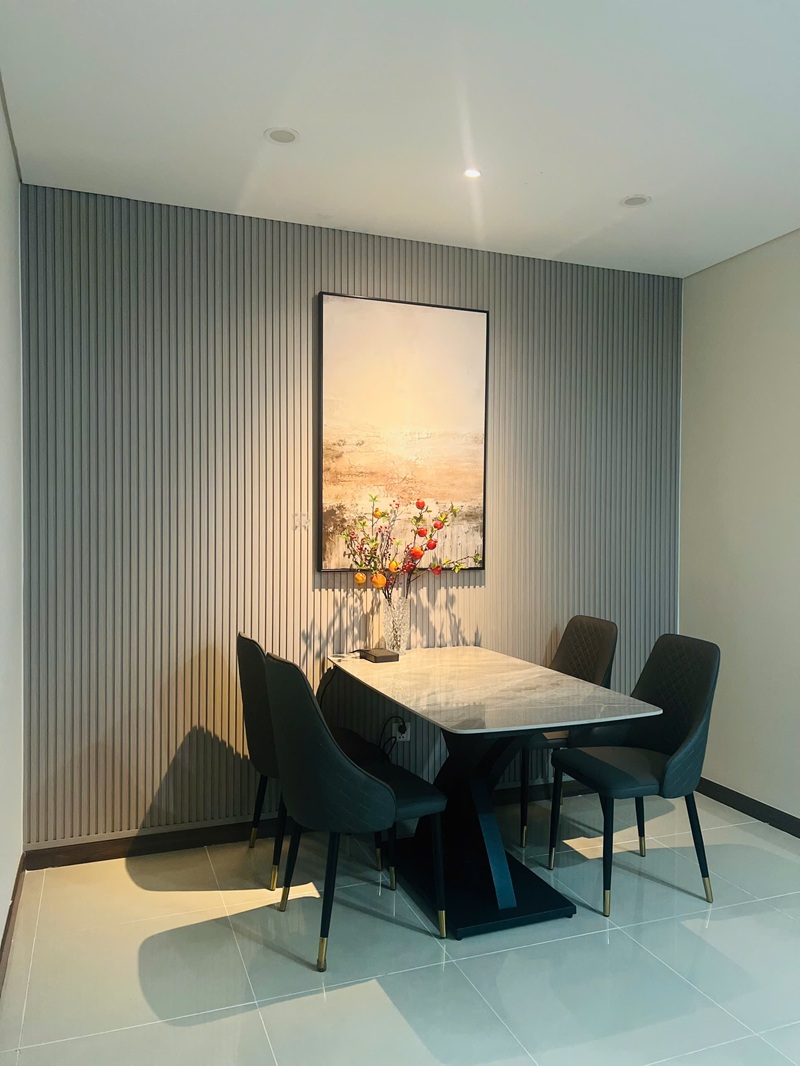 B&agrave;n ăn khu vực bếp căn hộ 1 ph&ograve;ng ngủ H&agrave; Đ&ocirc; Centrosa